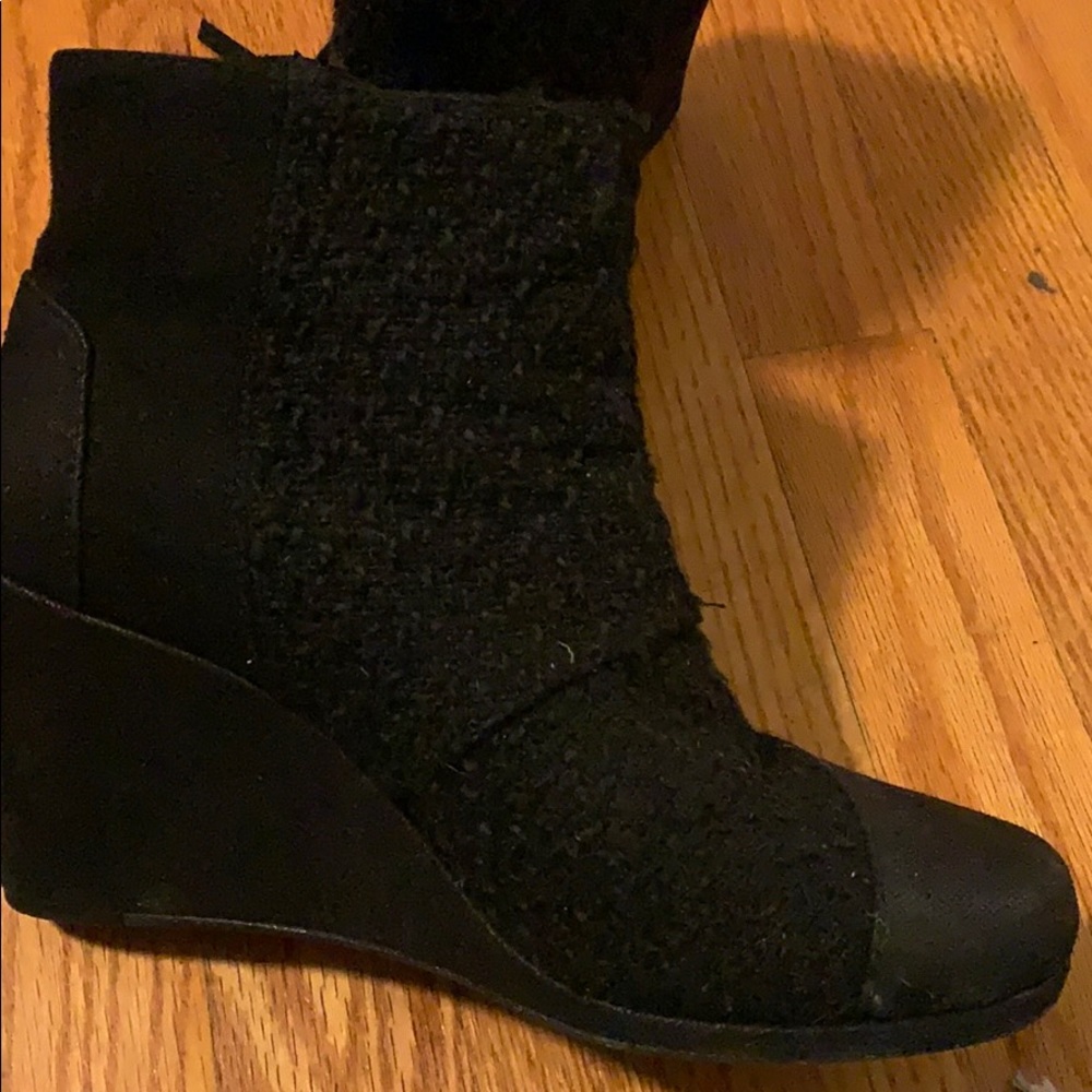 Shoes - Picture 2 of 5